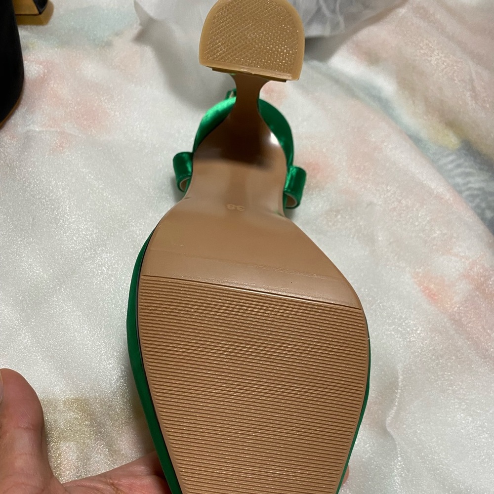 heels - Picture 7 of 9